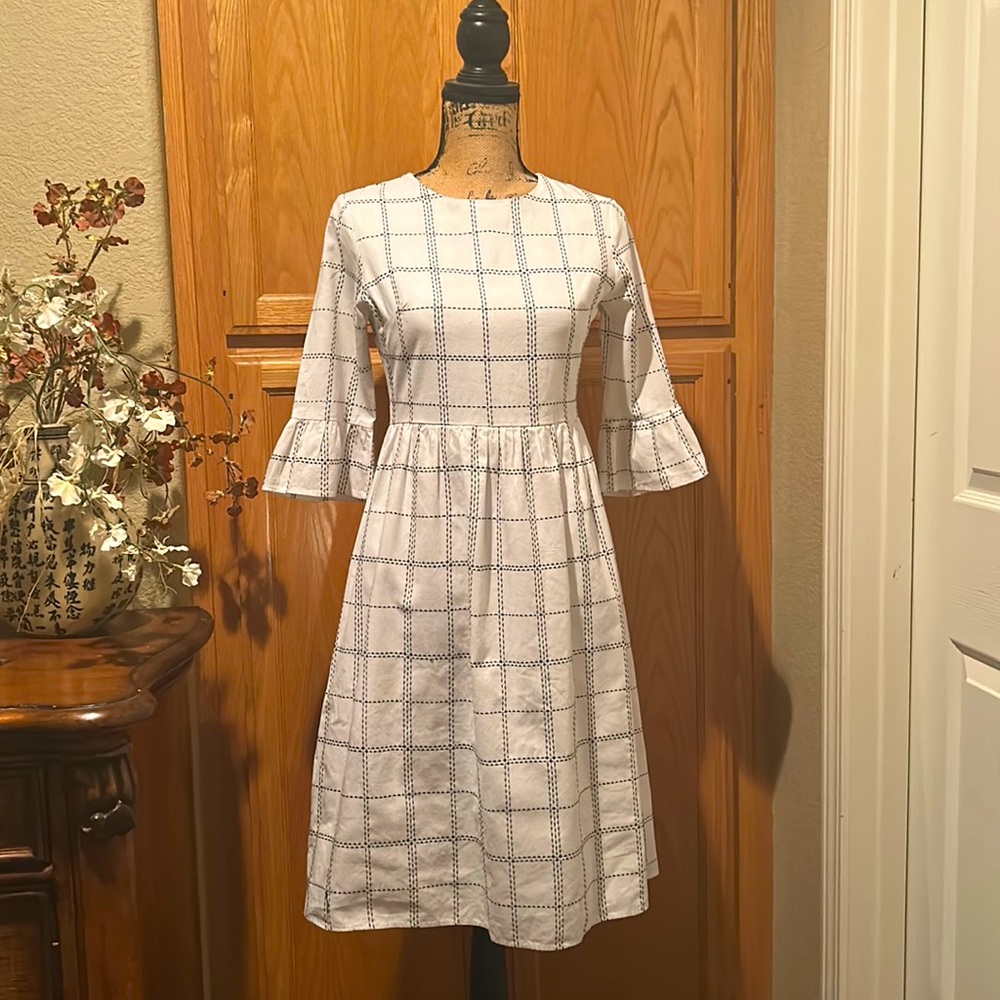 Gently used, white and black stripped dress. With zipper in back.